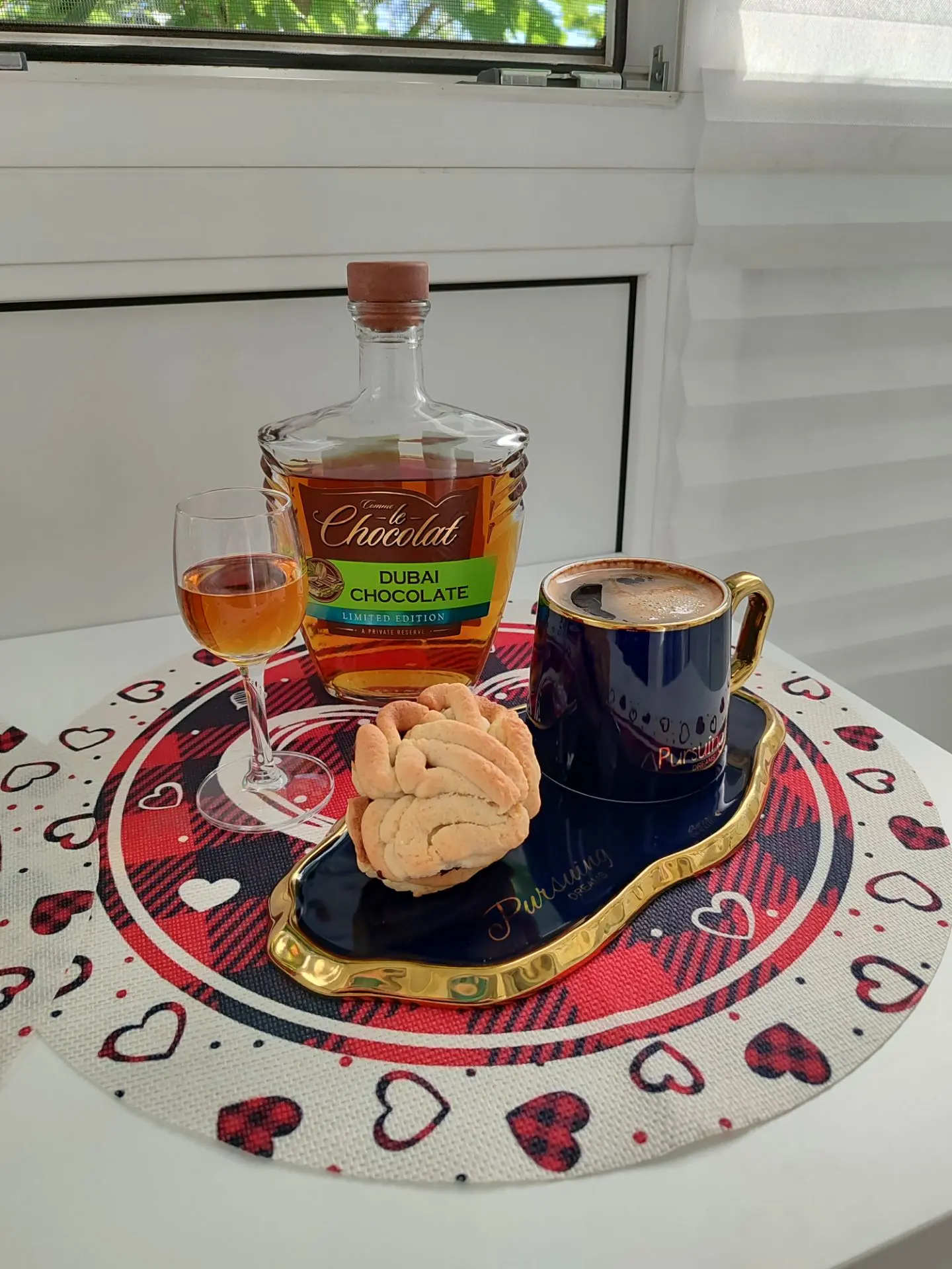 Ну... За здоровье девочек — Юляши и Наташи 🥂 Кофе с коньяком Дубайский шоколад из пода...