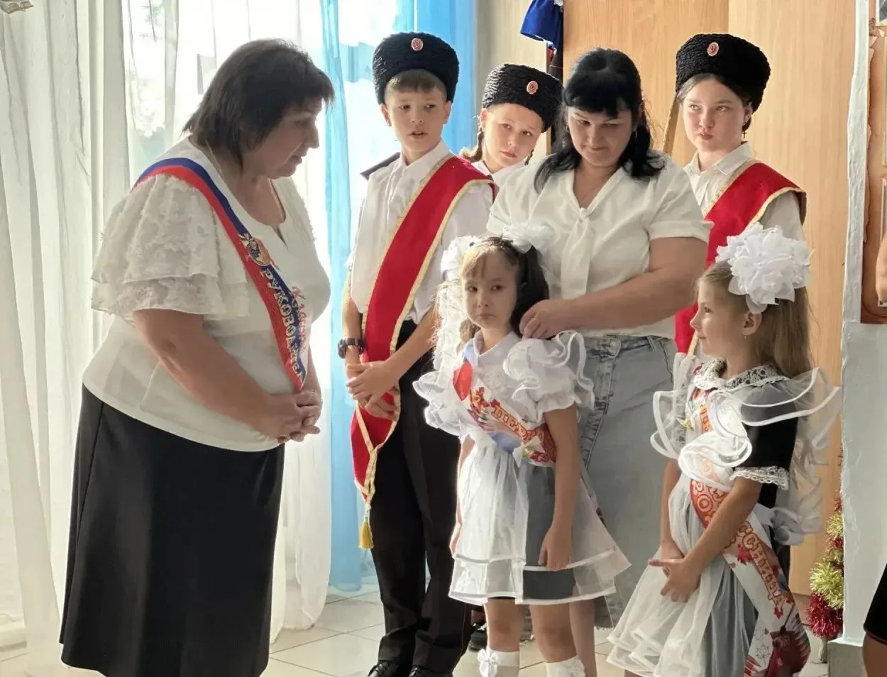 Вчера, 1 сентября, в двух школах Абинского района прошли особенные линейки. В школе №7 ...