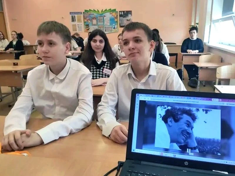 🕊️ О героях, которые среди нас  16 февраля в нашей школе прошёл особенный «Разговор о важном», приур