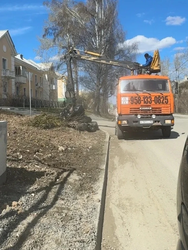 В городе приступили к вывозу мусора после субботников🧹

#Дегтярск