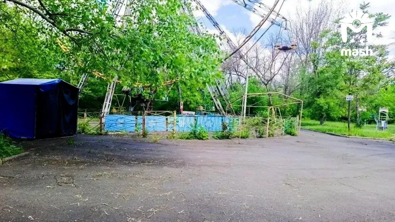 Директора алчевского парка заставили оградить аварийное колесо обозрения и нанять охрану.