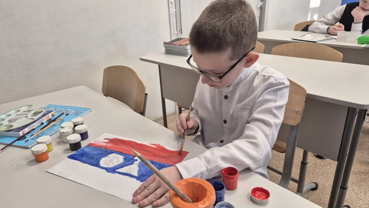 🎨 "Футбол в школе": выставка рисунков!   ⚽В нашем зале прошла конкурсно-выставочная акция "Мой любим