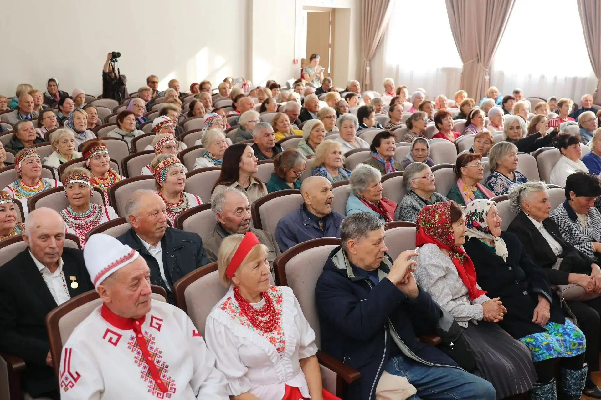 В поселке Кугеси состоялось торжественное мероприятие, посвященное Дню пожилых людей в ...