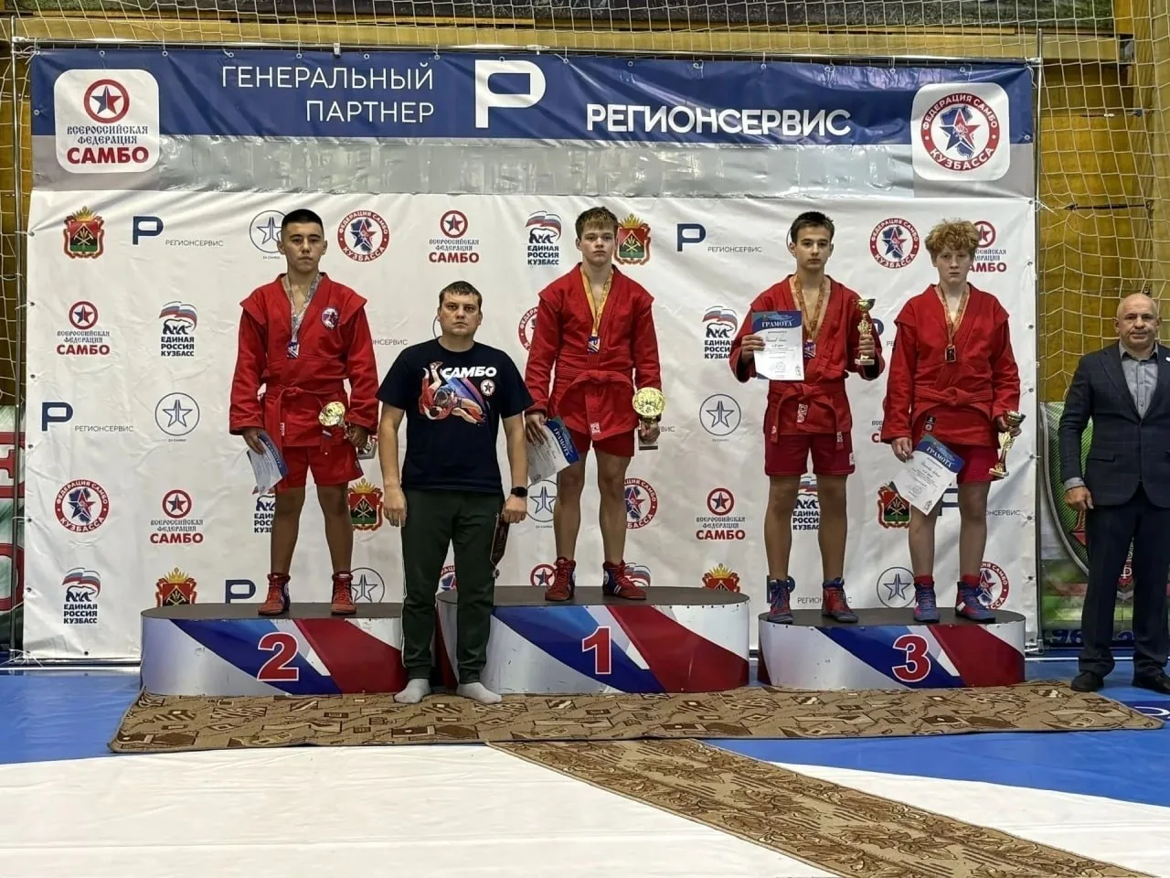 Ангарские спортсмены выиграли пять медалей на открытых региональных соревнованиях по са...