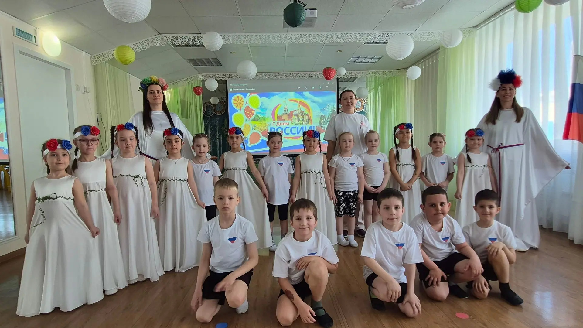 Большое путешествие по России 

В МБДОУ «ДС № 9 «Зимушка» прошёл замечательный праздник, посвящённый