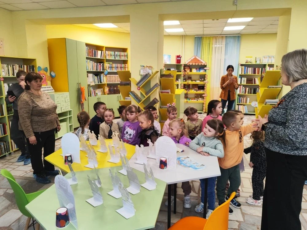 Наши маленькие читатели посетили библиотеку! 📘