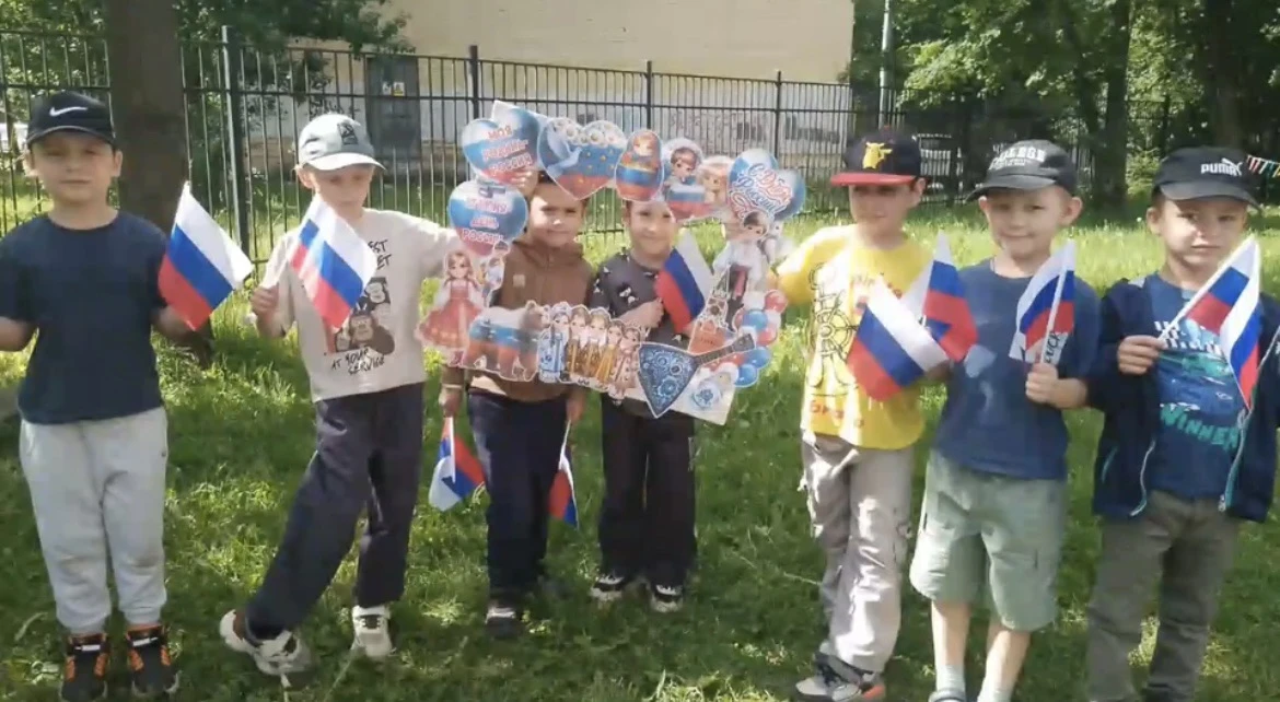 https://vk.ru/wall-211196611_3551
🌟В преддверии Дня России в нашей подготовительной группе №9 прошё