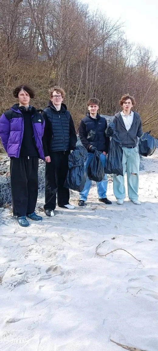 Обучающиеся нашей школы присоединились к акции «Вода России» 💧  Это крупнейшая в стране экологическа