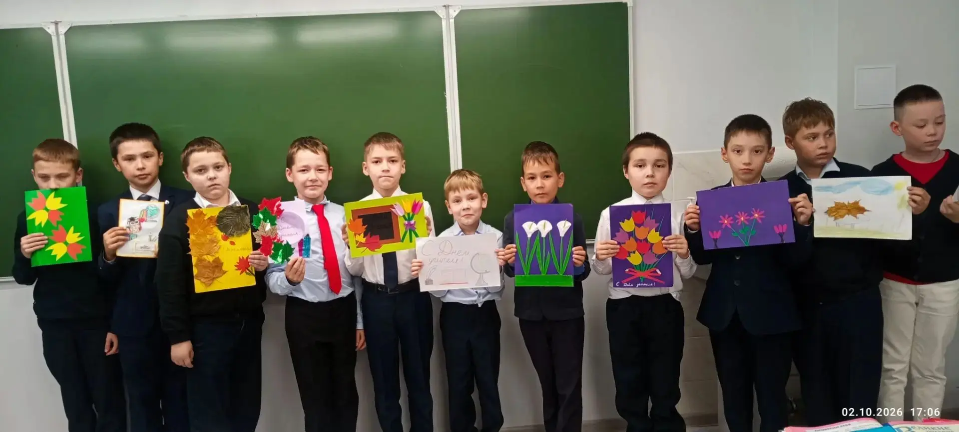 🍂 Подарок от всего сердца: третьеклассники поздравили учителей яркими осенними апплика...