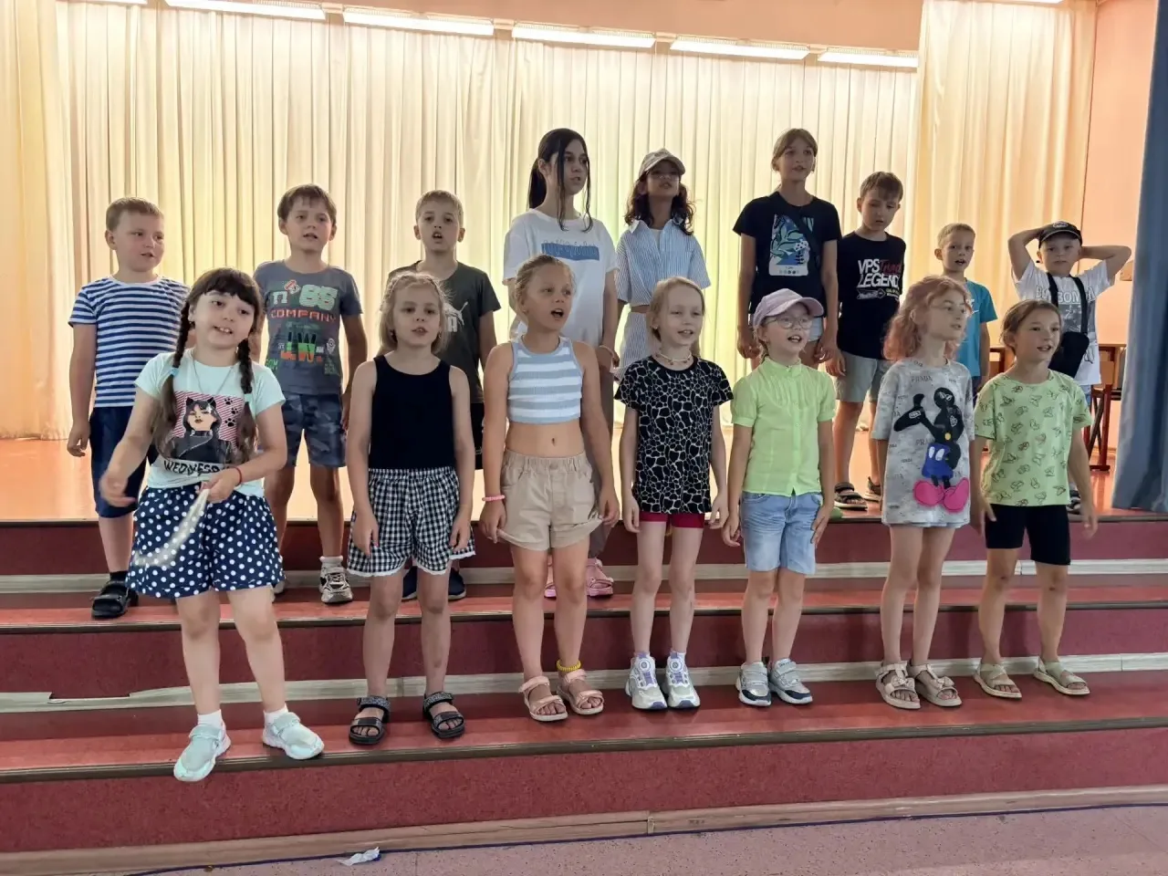🎤 БИТВА ХОРОВ

🔸 Перед первым выступлением всегда волнительно, но наши ребята справились на отличн