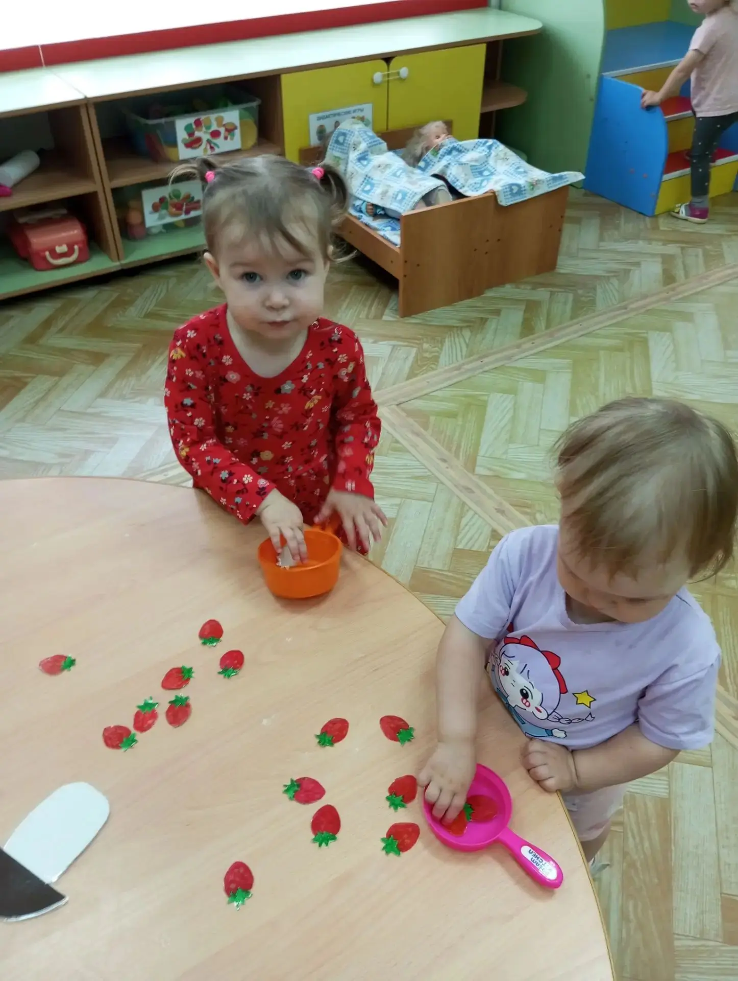 9 июля в группе "Малышарики" прошло тематическое мероприятие, посвящённое дню "Земляники". 
 Дети пр
