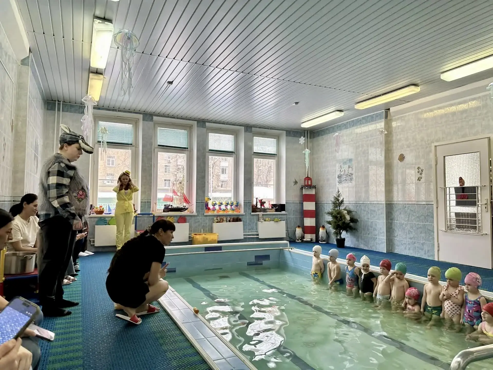 🌷 В дошкольном корпусе «Сказка» прошли тёплые весенние досуги в бассейне, наполненные радостью, улыб