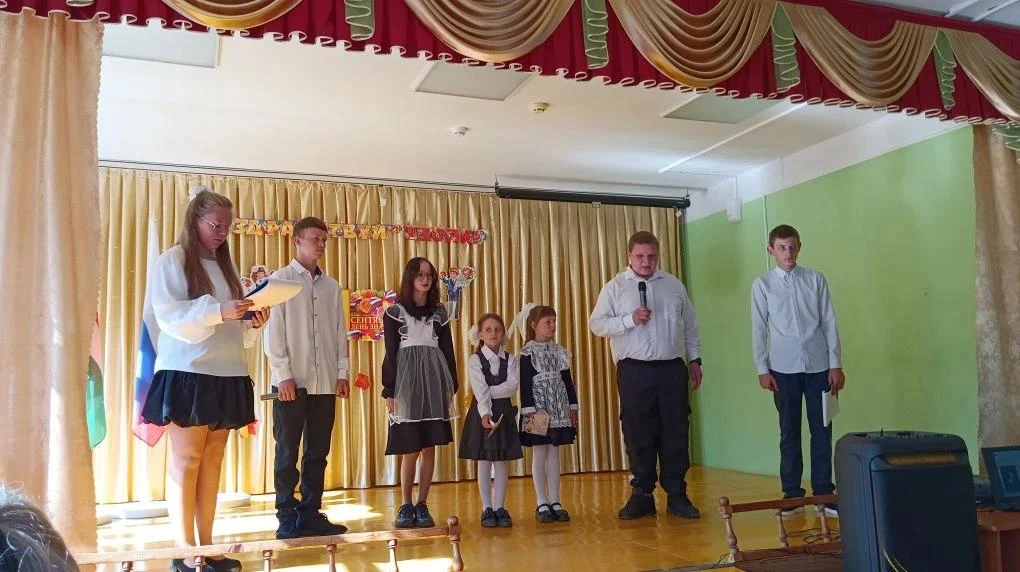 📚 Сегодня в нашей школе прозвенел первый звонок!