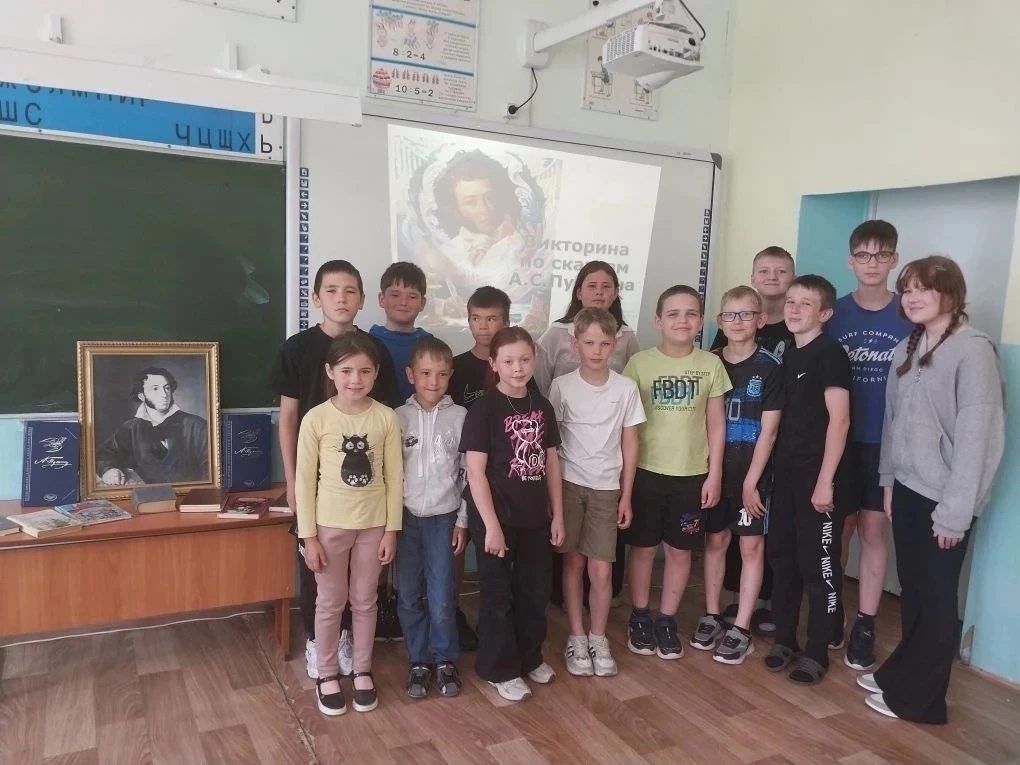 📚🎩Сегодня в пришкольном лагере "Лучик" мы посвятили день великому русскому языку и тв...