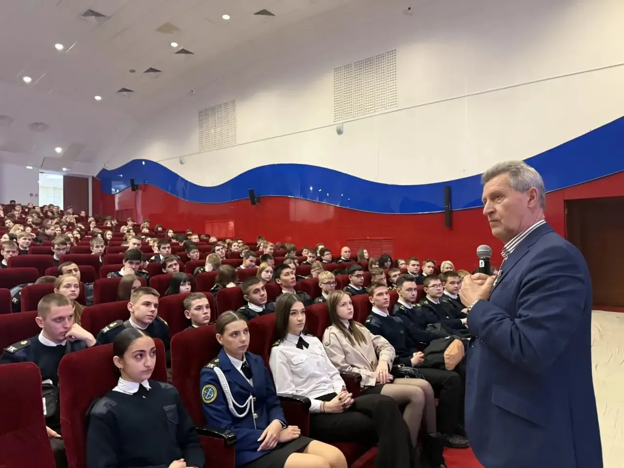 🔥 Курсанты ХГМА на встрече с легендой!  Курсанты Херсонской государственной морской академии стали у