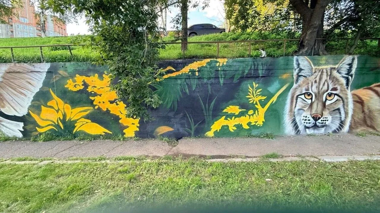 👨‍🎨 На Дубровинского появилась большая роспись с обитателями сибирского леса.