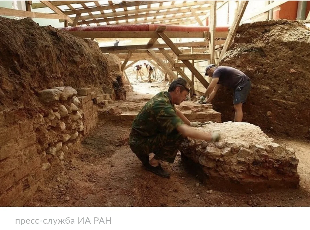 Археологи обнаружили несколько неизвестных захоронений в Троице‑Сергиевой лавре

#НовостиРодины из н