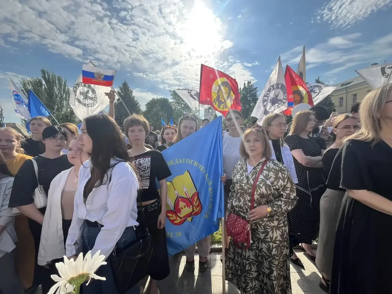 🇷🇺 День России — праздник единства и гордости за страну. Студенты, преподаватели и сотрудники колл