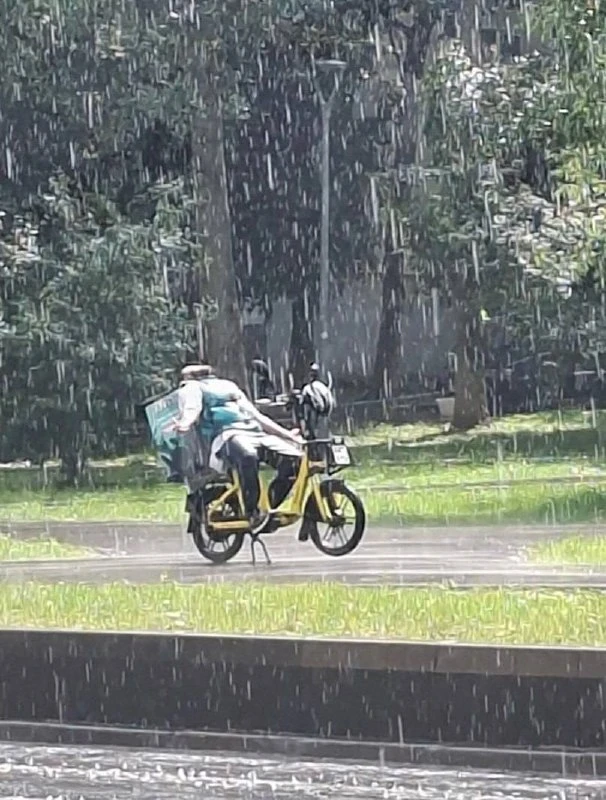 Дождь пришёл в Москву — наконец-то