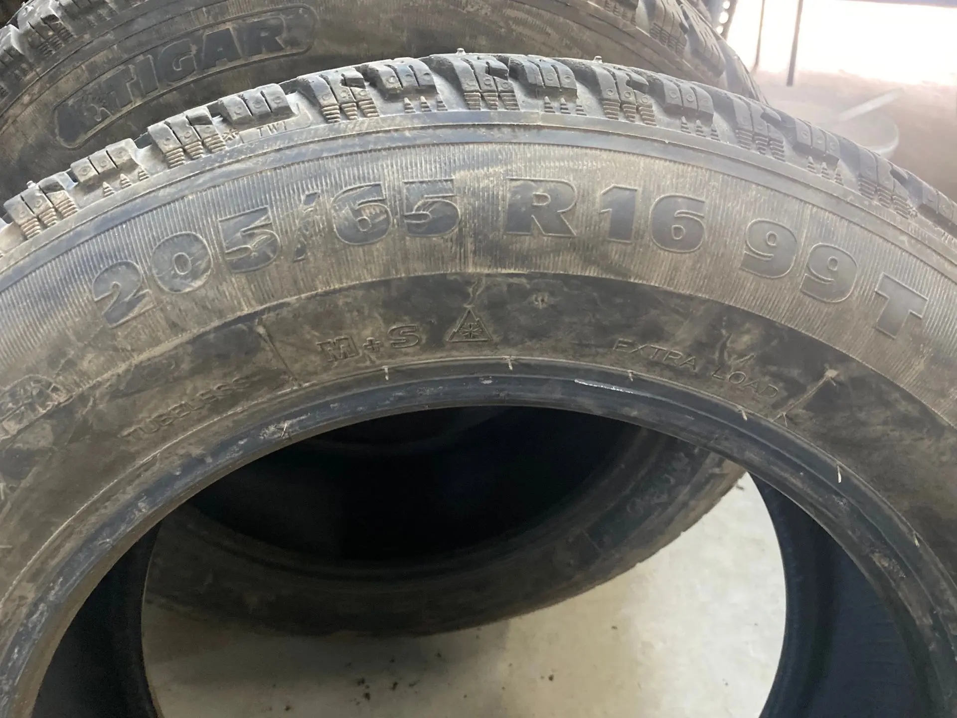 Продам зимнюю резину Formula Ice 225/65   R 17