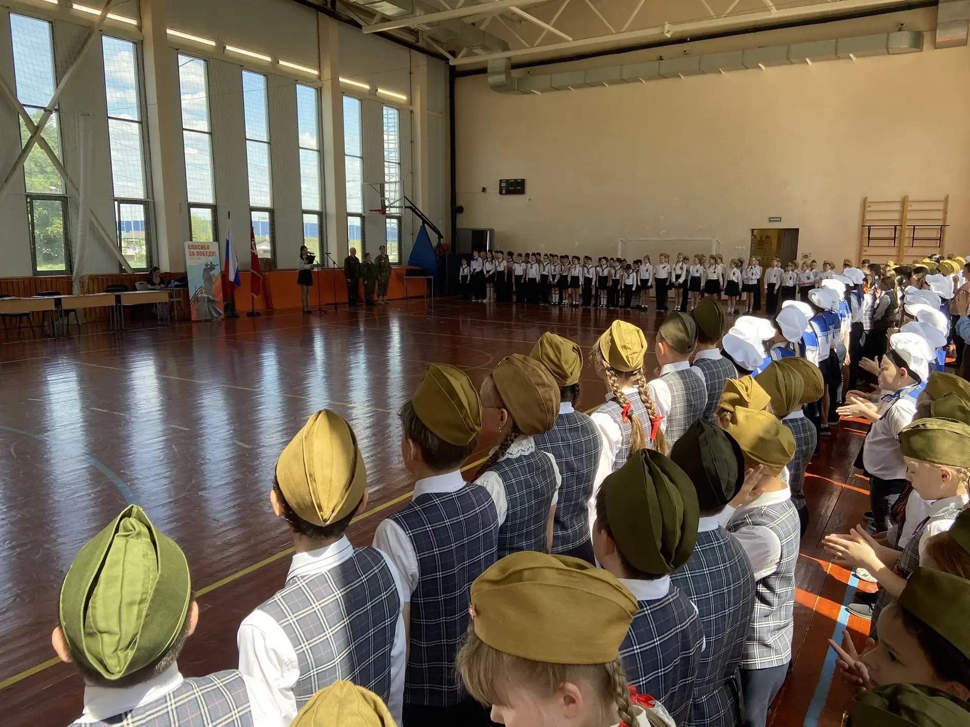 🎖 Сегодня в нашей школе прошёл второй этап конкурса "Смотр строя и песни", в котором приняли участие