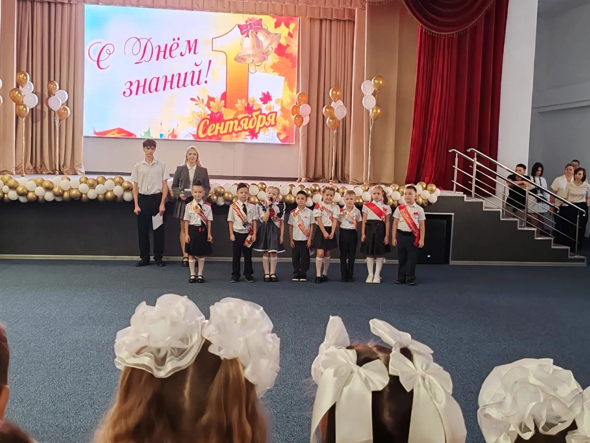 ☀Сегодня, в День знаний, наша школа распахнула двери для 117 первоклассников! 🎊