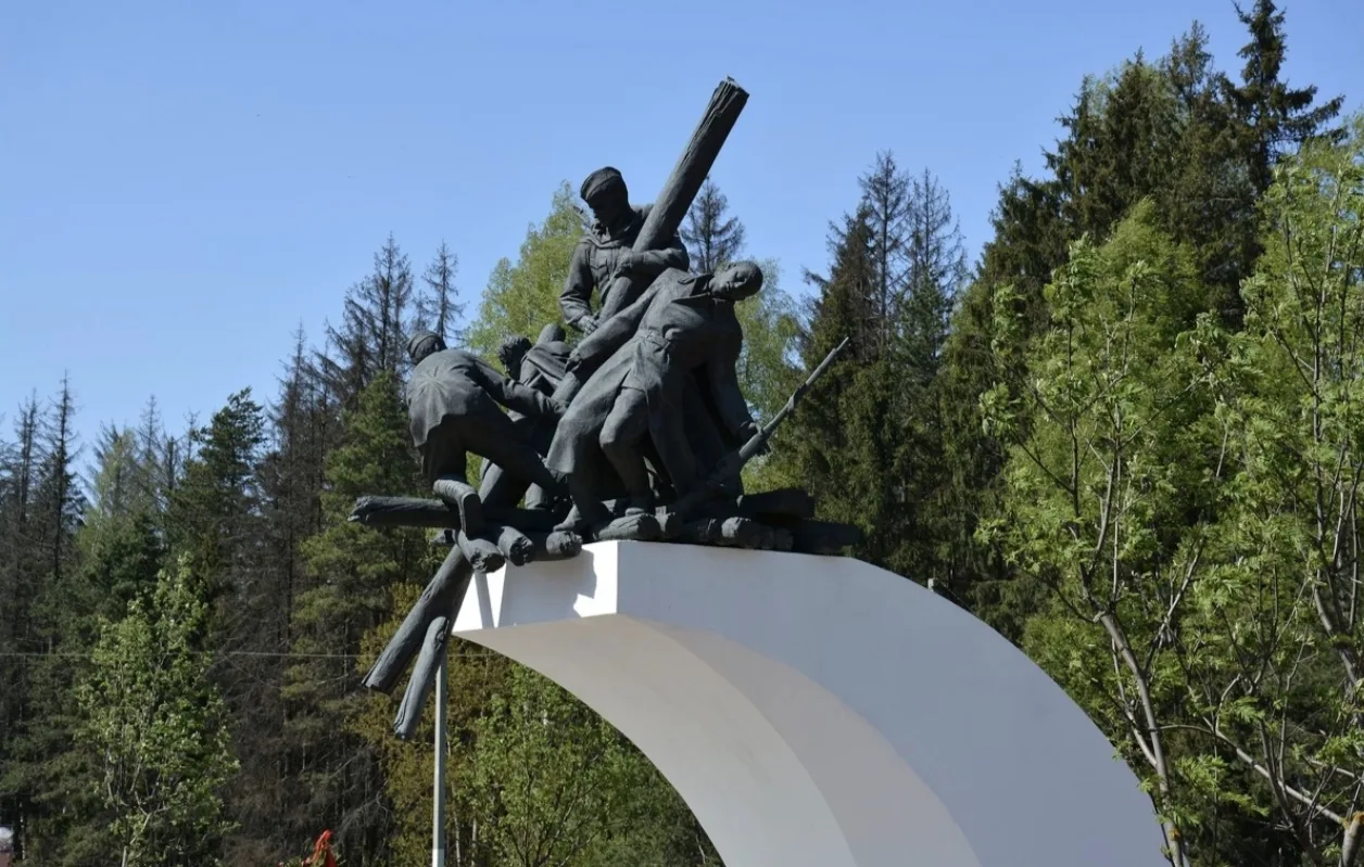 Уважаемые военнослужащие и ветераны дорожных войск! Дорогие земляки!