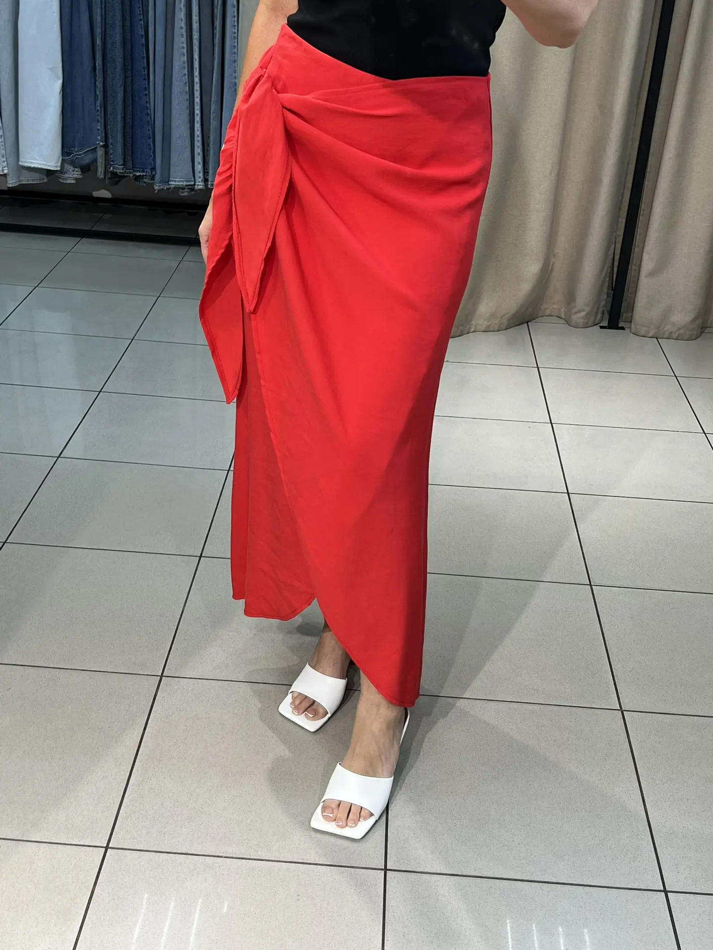 Price: юбка из вискозы, оттенки - красный, черный, размеры s/m, m/l, 6800-10%=6 120