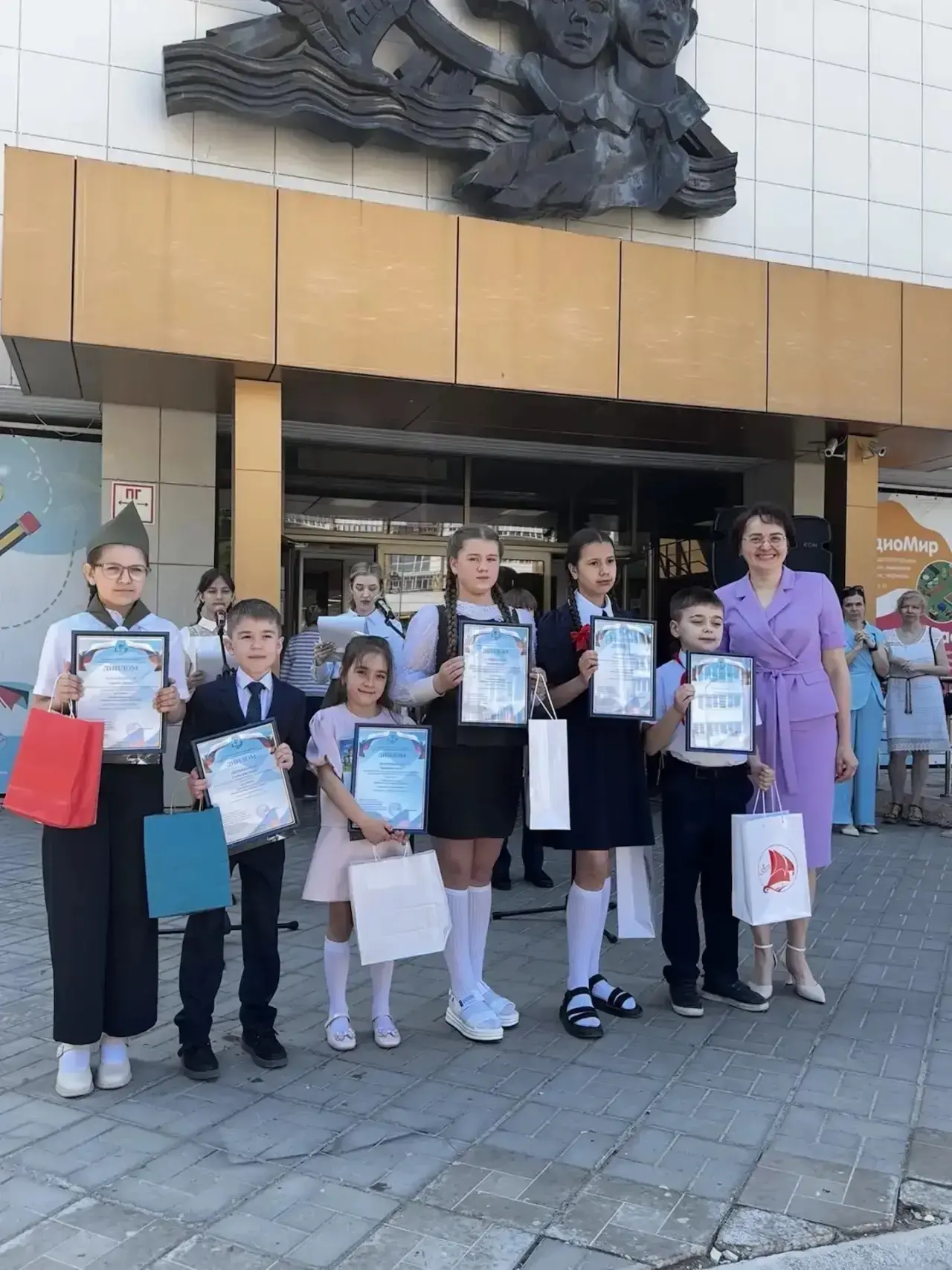 🏆 Победы наших лицеистов  Подведены итоги областного конкурса "Маленькие герои большой войны".  🤝 По