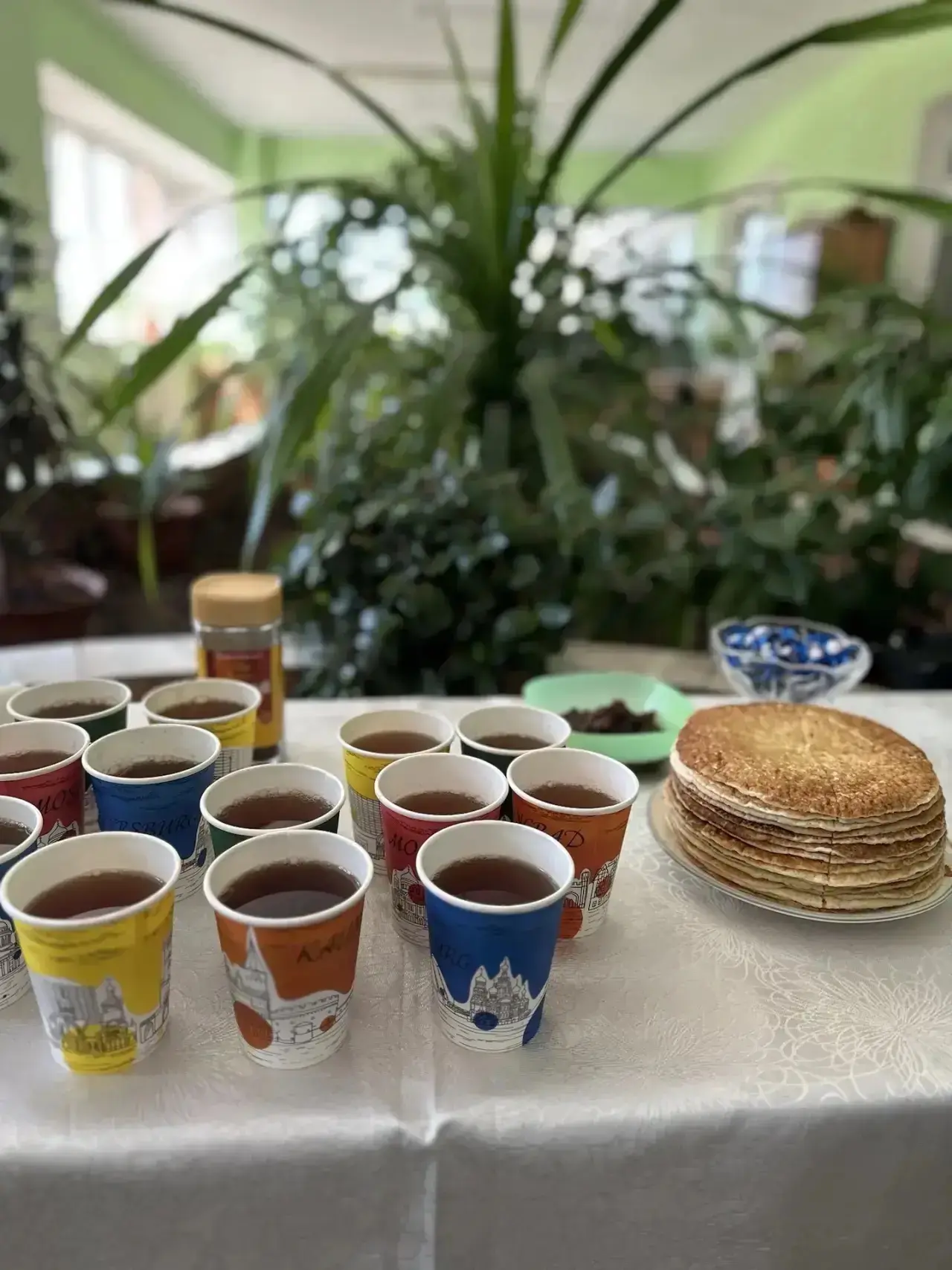 🌸 Весенний марафон красоты: учителя превращают сад в сказку! Сегодня наши учителя собрались не за шк