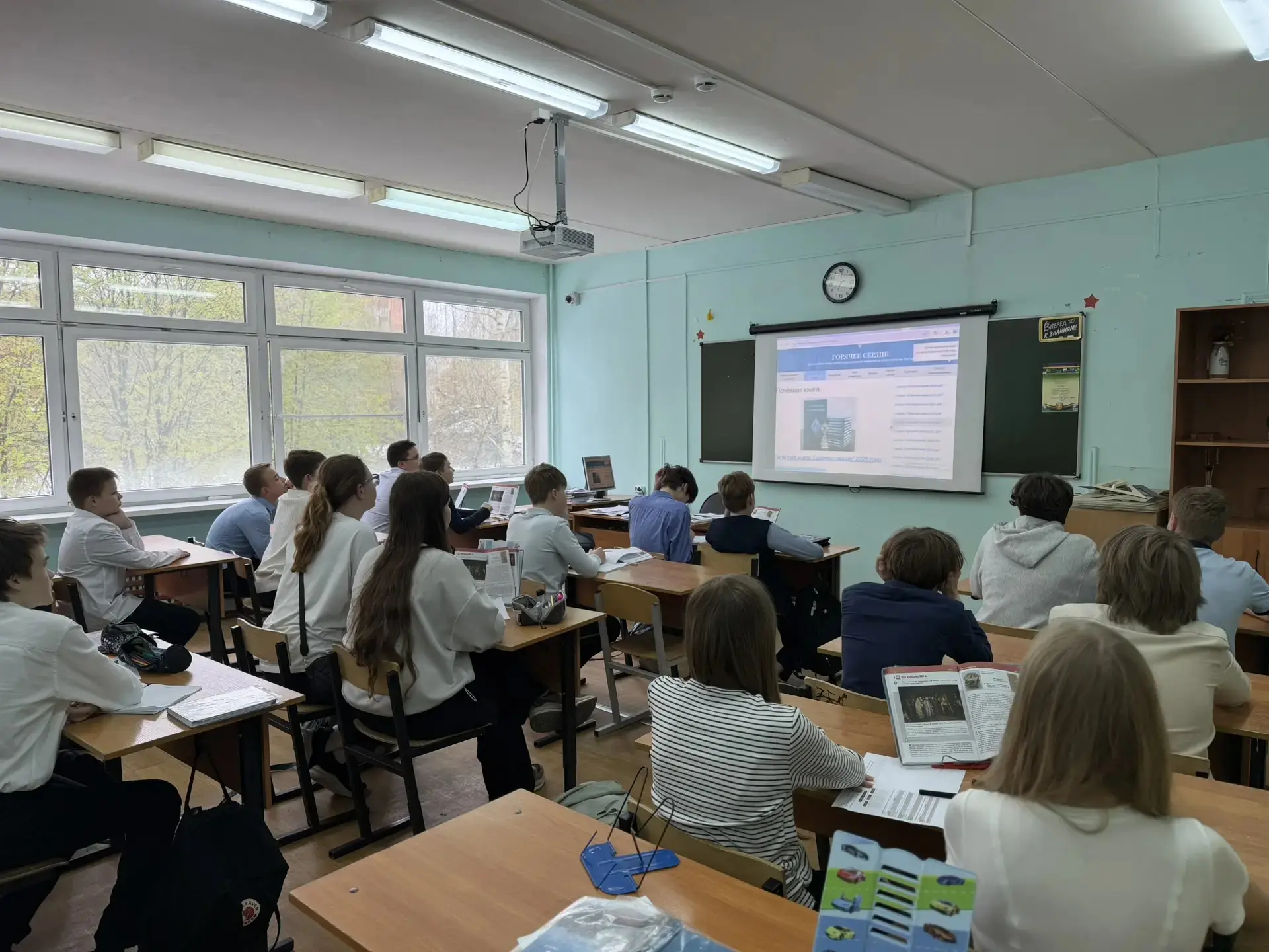 🇷🇺 ГОРЯЧИЕ СЕРДЦА — УРОК МУЖЕСТВА  Сегодня в нашем лицее для учеников  прошёл Урок мужества, посвящё