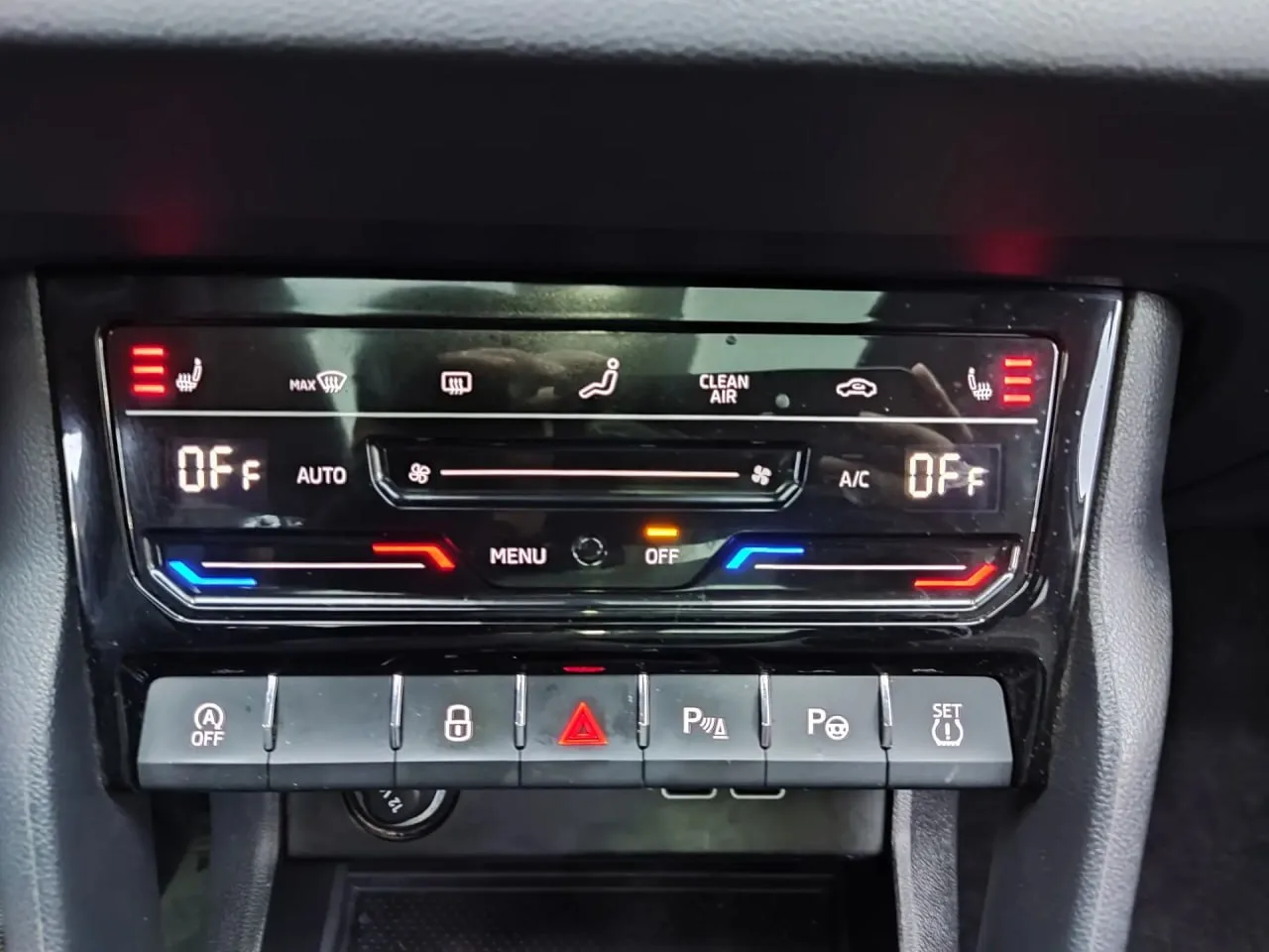 Skoda Karoq TSI280 из Китая: стильный кроссовер по выгодной цене!  • 2023/04 (Китай) • 1.4 л. бензин