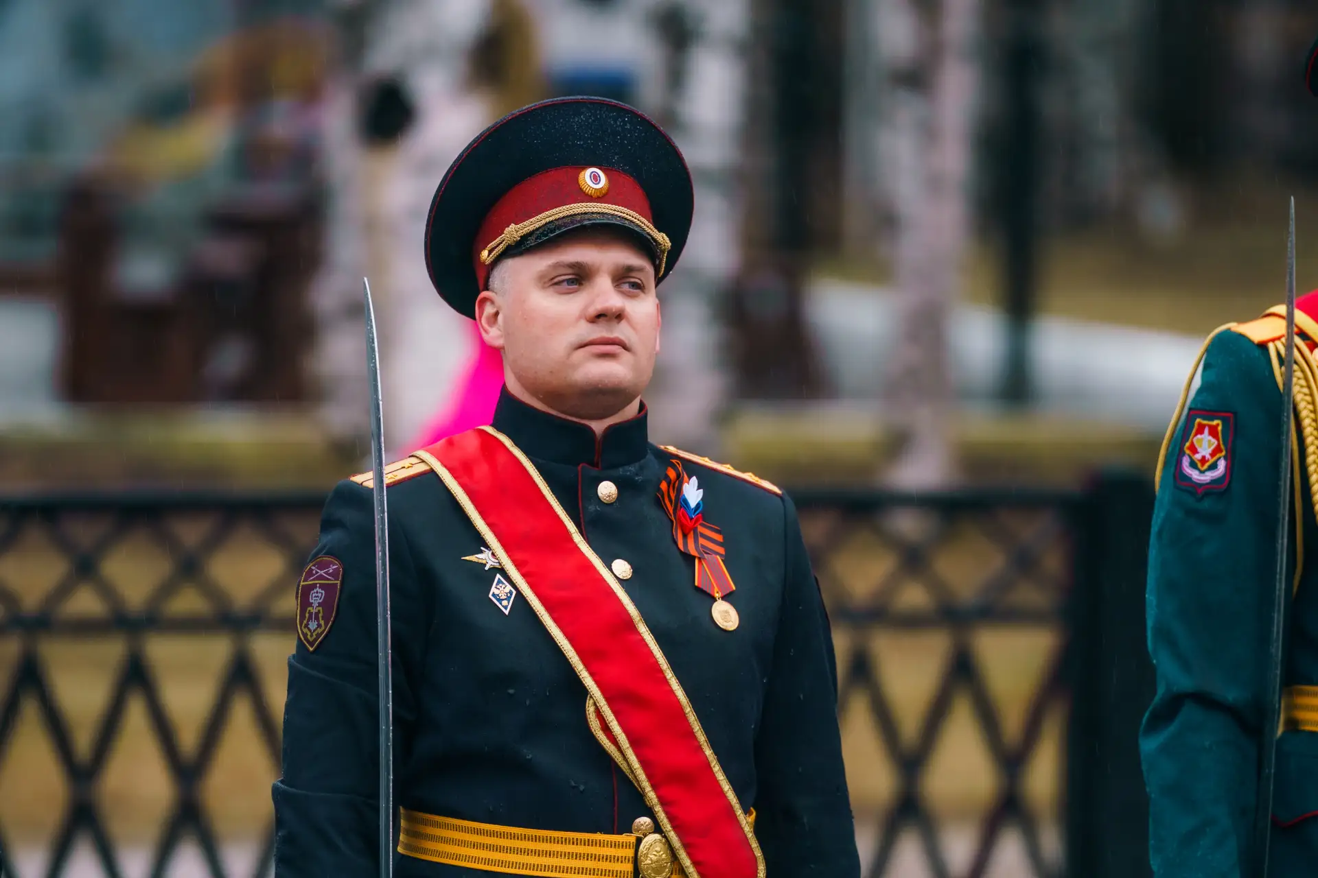 В городах Югры праздничные мероприятия начались с торжественных шествий. В окружной столице в День П