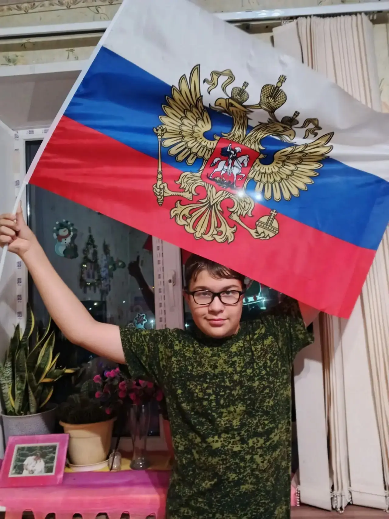 Обучающиеся школы №7 приняли участие в патриотической акции «Флаг России в каждый дом» ...