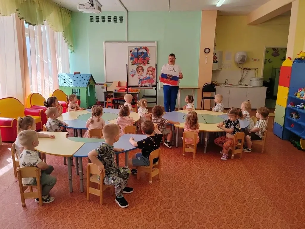 Группа "Белочка" 🐿️ 
"День России" 🇷🇺 
С Днем России нашей славной,
нашей Родины святой!
Всем жел