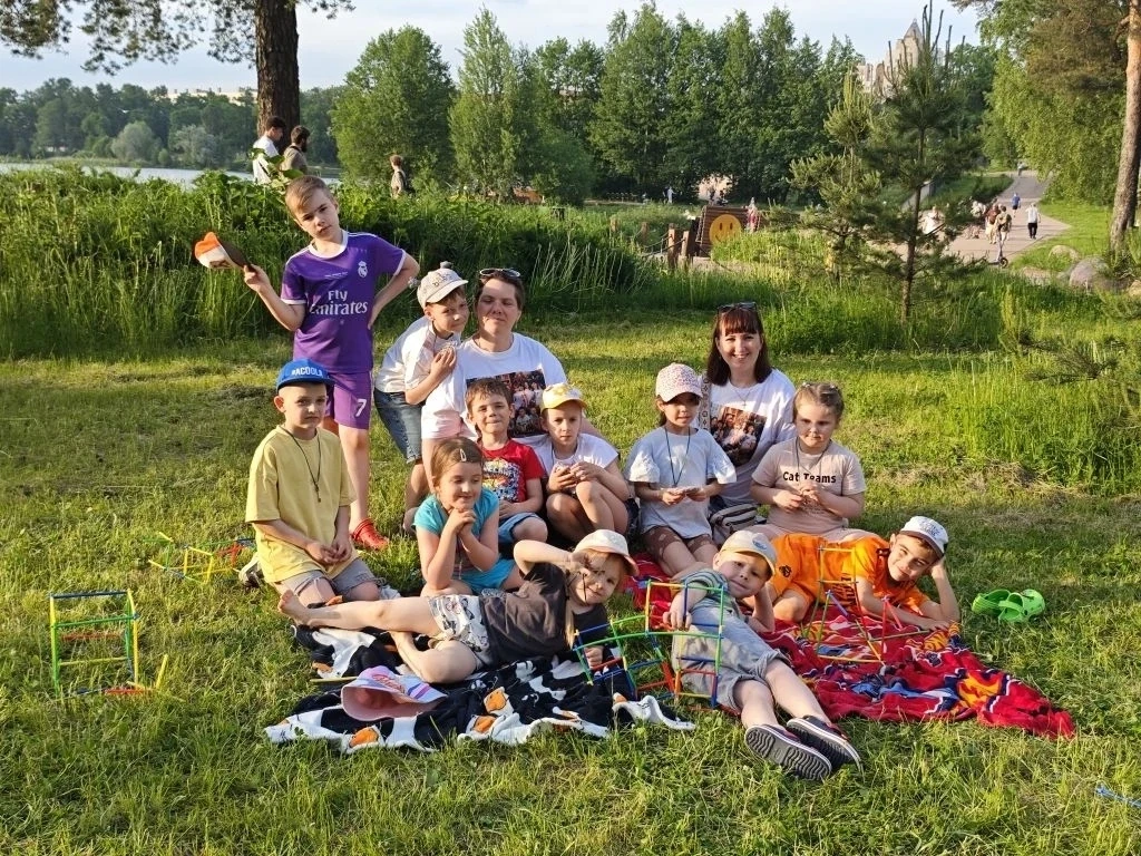 Какие чудесные выходные! 🌳 Наши дружные ребята вместе с любимыми родителями и воспитат...