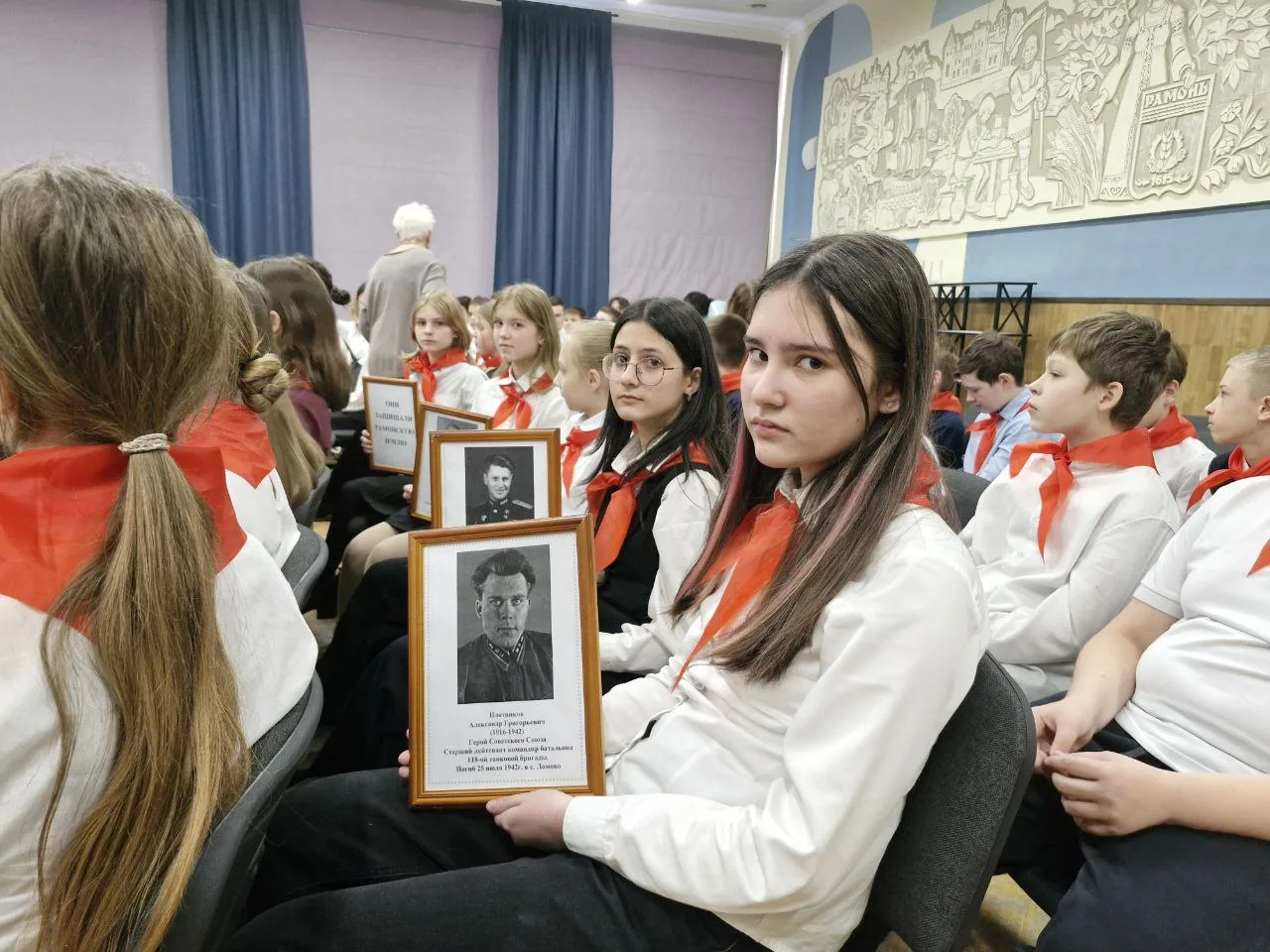 🎤 В лицее —   Песни войны...  На этой неделе в стенах  лицея царит особая атмосфера. Ученики с 3 по 