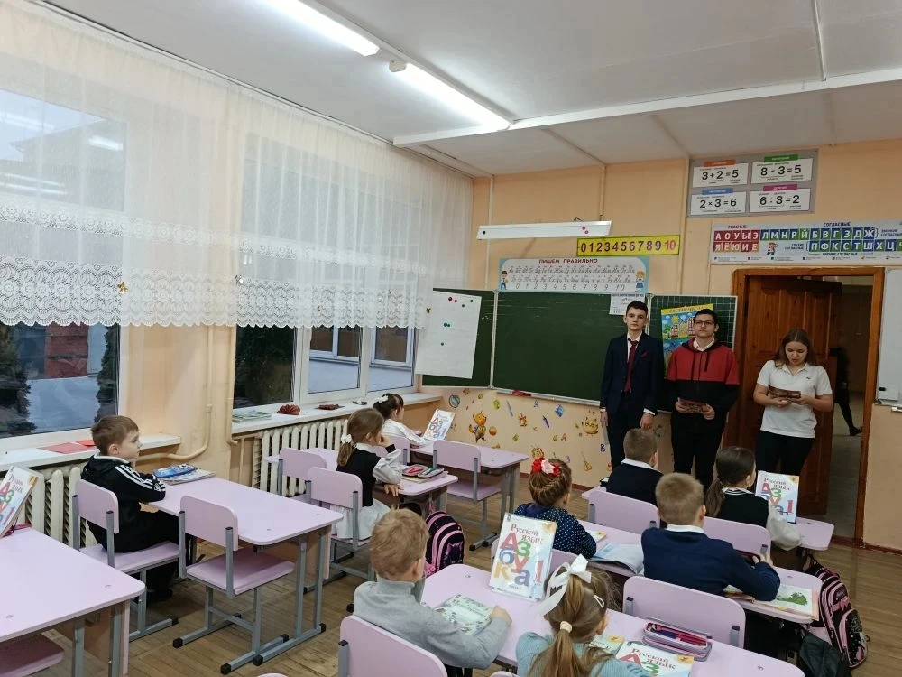 Вновь команда юных краеведов нашей школы в работе! 🎉 Сегодня ребята провели информационные пятиминут