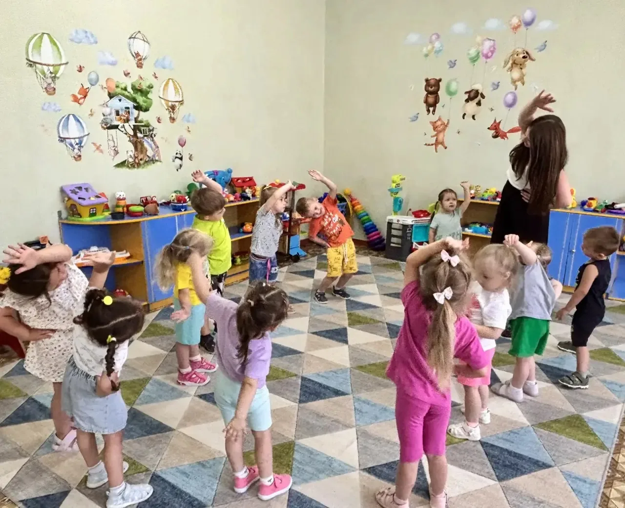 Зарядка в группе раннего возраста — это отличное начало дня! 🌞

Ежедневная утренняя зарядка помогае