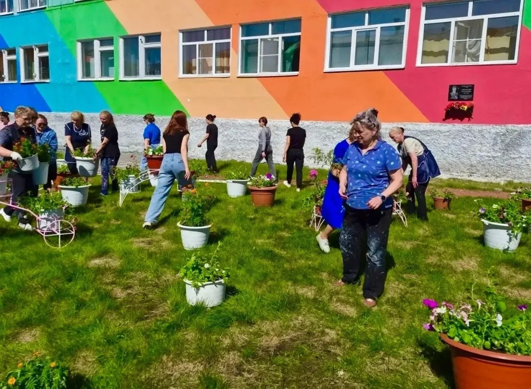 Воркутинцы сами создают уют вокруг школы