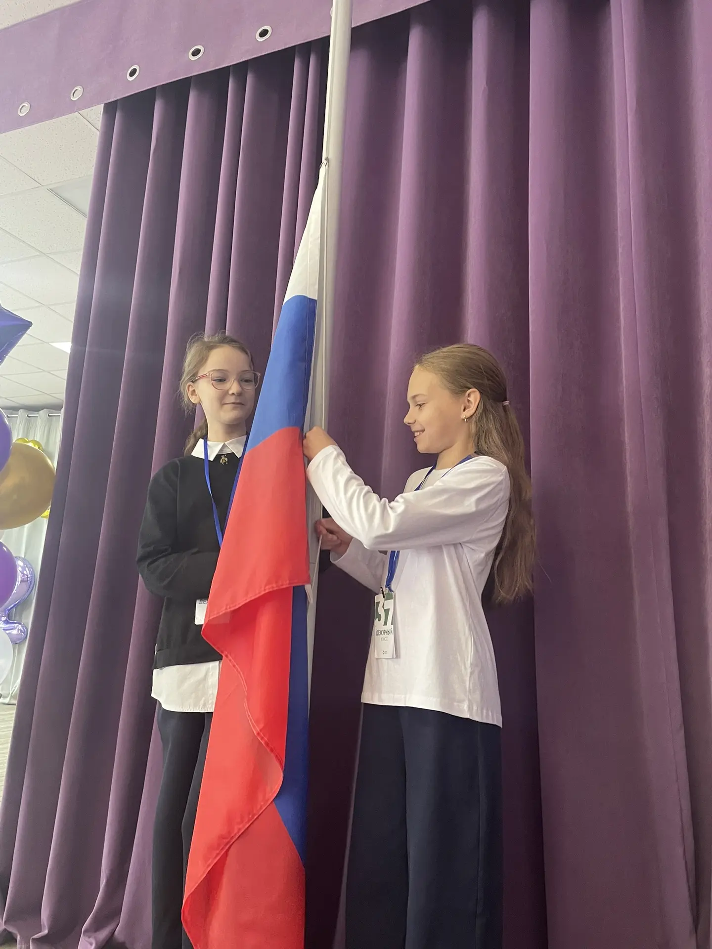 🇷🇺ТОРЖЕСТВЕННАЯ ЦЕРЕМОНИЯ ПОДНЯТИЯ ГОСУДАРСТВЕННОГО ФЛАГА РОССИИ 🇷🇺  Начинаем новую учебную неделю т
