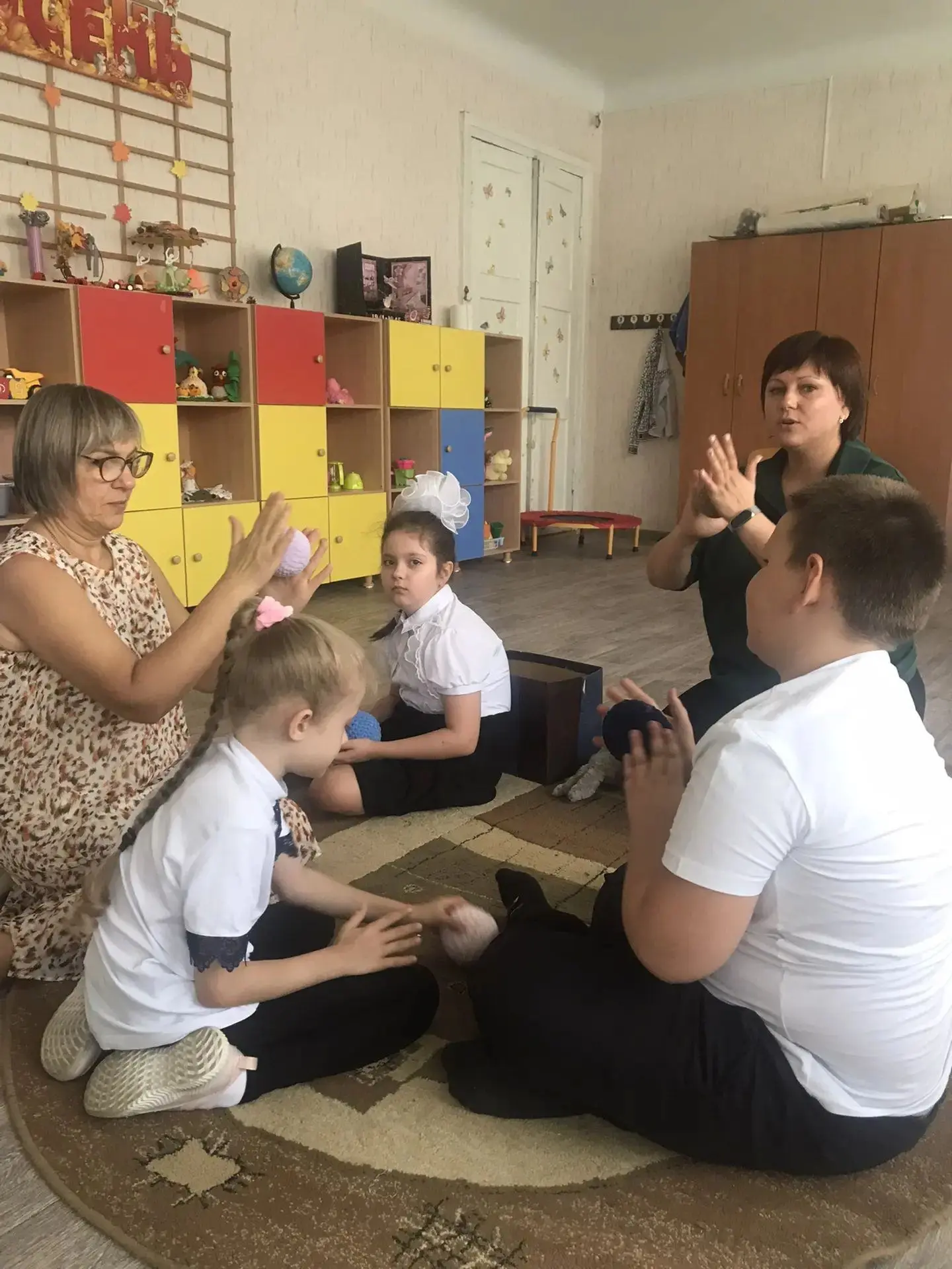 Сегодня в 1 классе прошло адаптационное тематическое занятие: «Учимся дружить, узнаем д...