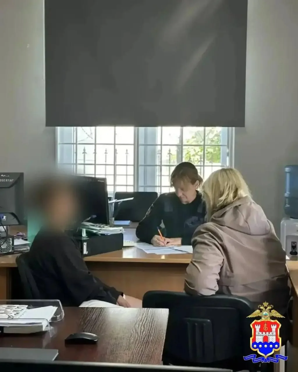 Двое 13‑летних школьников катались снаружи на движущемся трамвае — видео попало в соцсети!