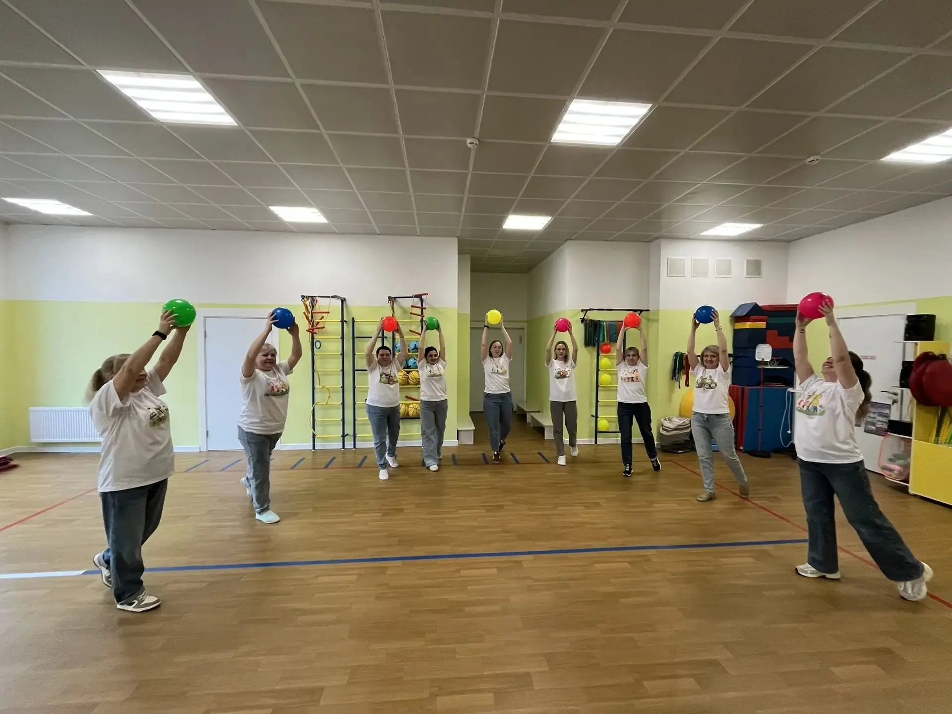 🤸Несмотря на плотный рабочий график, коллективы образовательных организаций вышли на спортивные площ