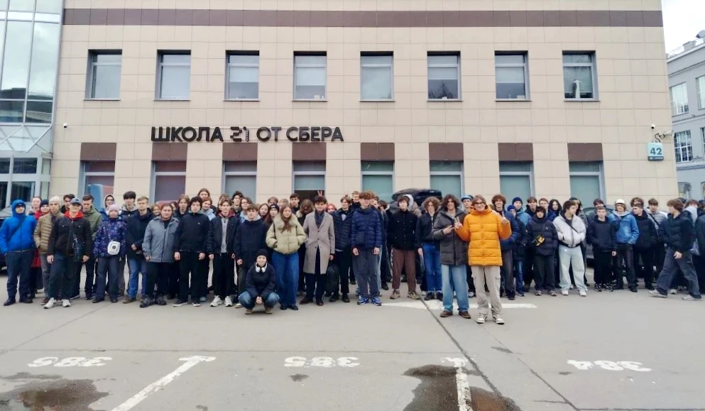💻 Незабываемый учебный день в «Школе 21» от Сбера провели наши 10 и 11 ИТ-классы!

«Мы стали частью