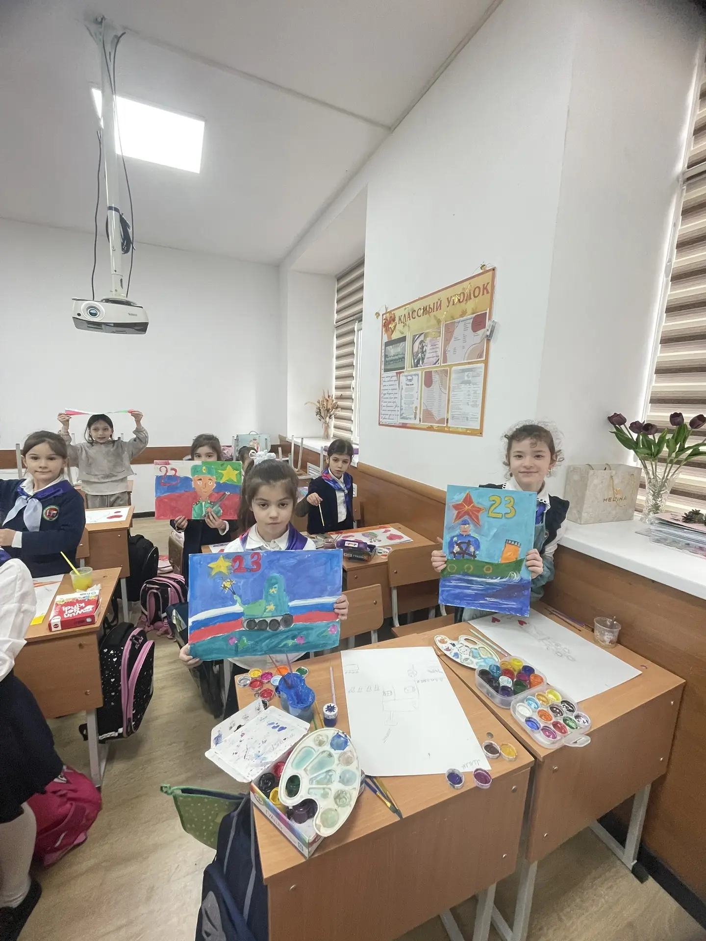 «Плакат к 23 февраля», занятие на базе РФМЛ ЦОД  в объединении «Аквамарин»,педагог Бага...