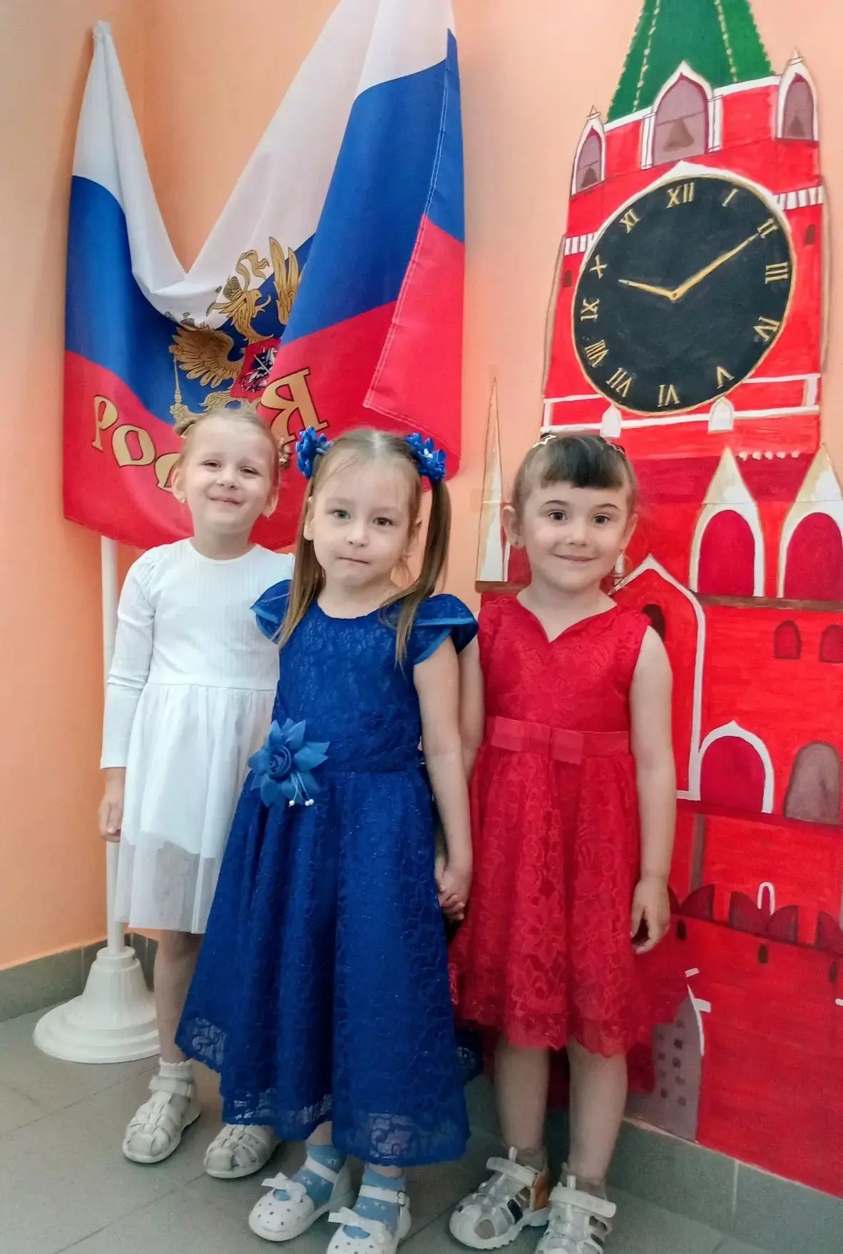 День России в нашем детском саду 🇷🇺

12 июня наша страна отмечает государственный праздник — День 
