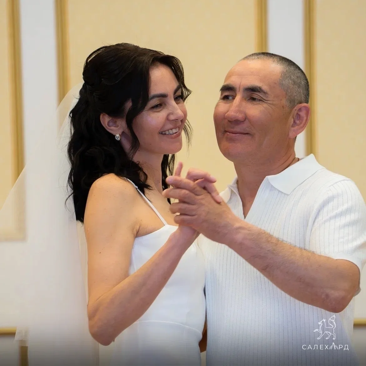 Сегодня 20 лет совместной жизни отмечает семья Ильмара и Вероники Альмухаметовых. 🎉🎊

«Наша истори