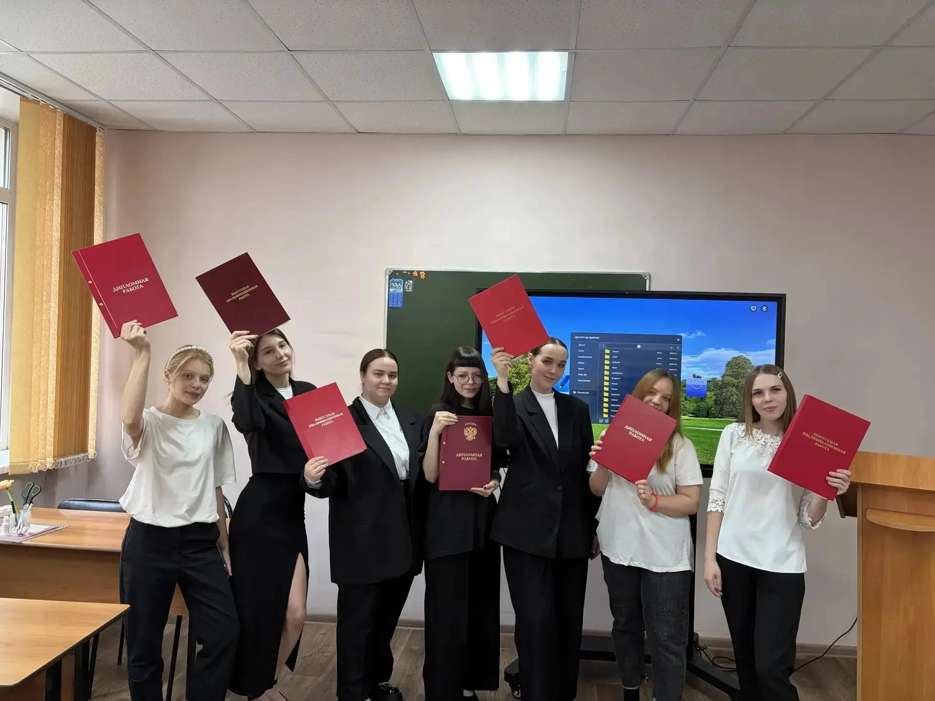 В добрый путь, профессионалы! Выпускники завершили защиту дипломов!

🎓 В Пензенском колледже соврем