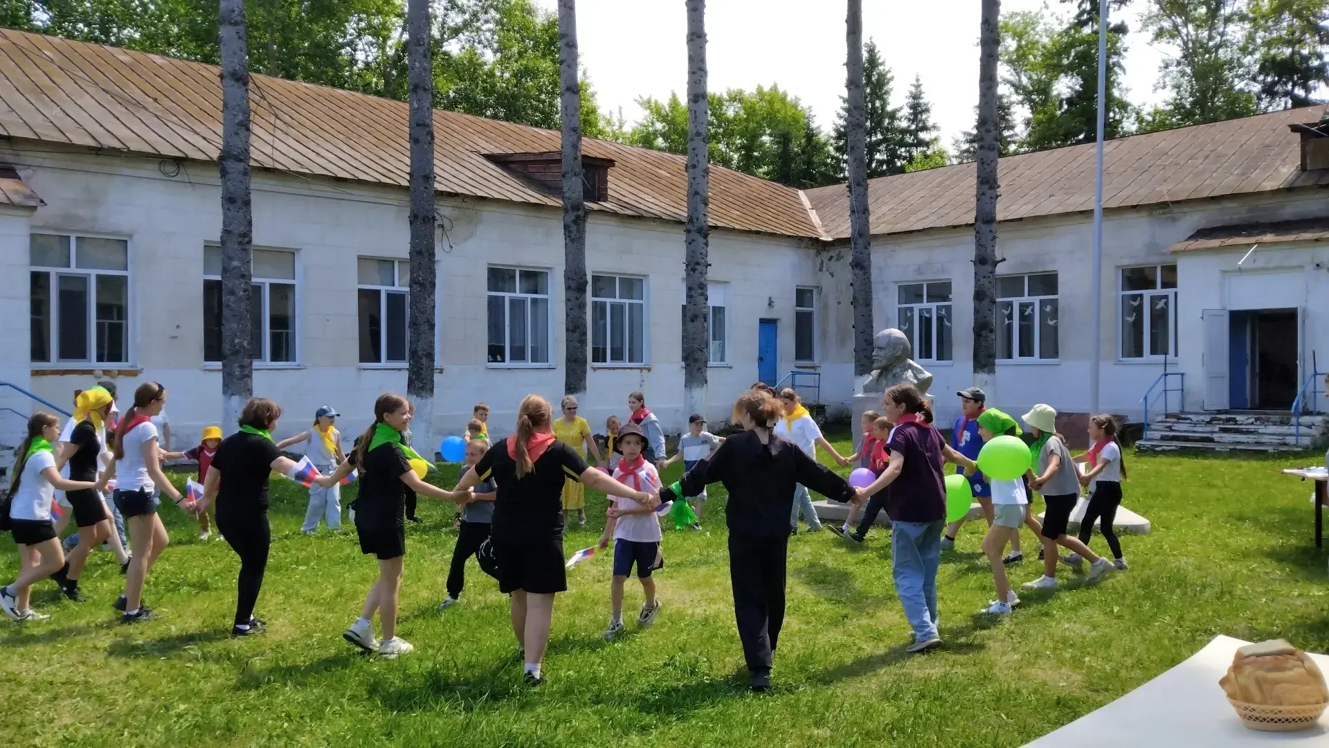 🔥Сегодня воспитанники нашего лагеря на базе Матвеевской школы,   в честь празднования Дня России пр